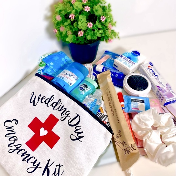 WEDDING DAY EMERGENCY KIT - Picture 1 of 5